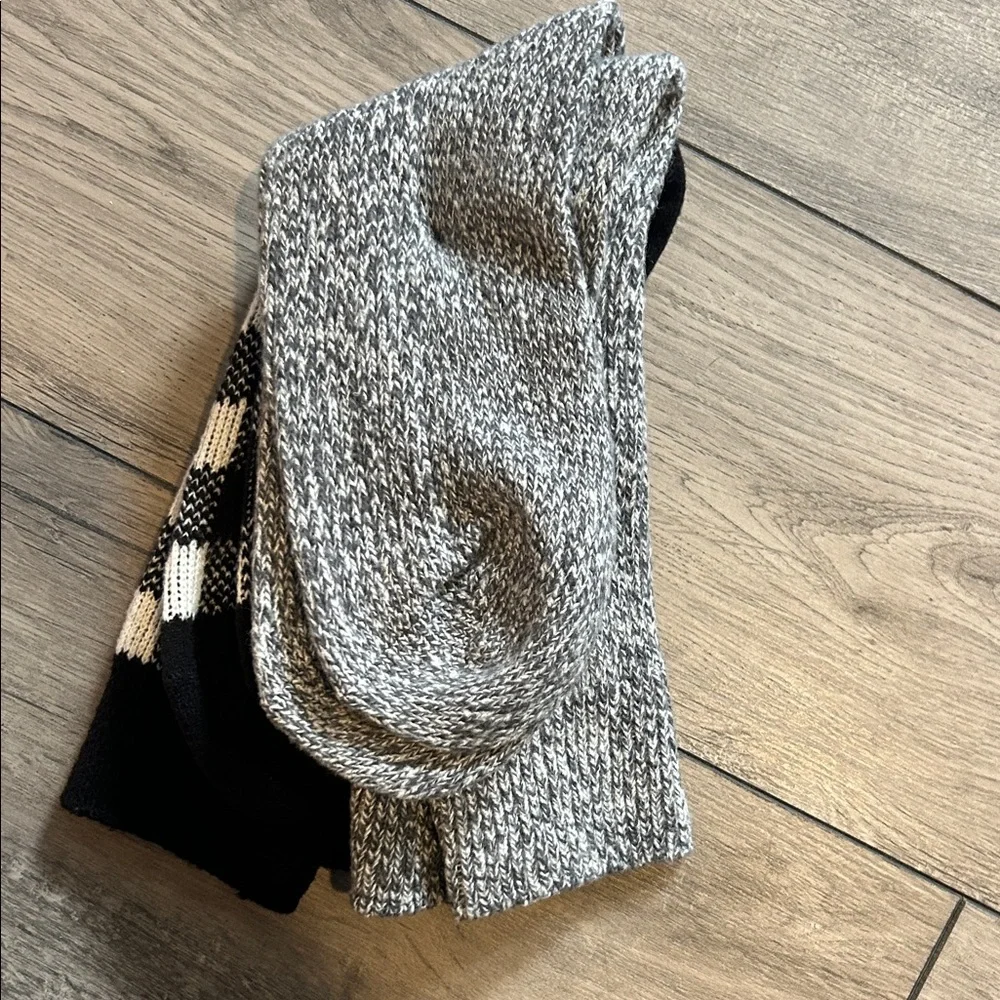 NEW 🆕 TWO pairs Muk Luks Women’s Boot Socks size 6-11 - Picture 3 of 3